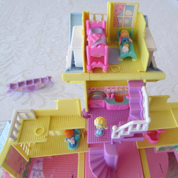 VINTAGE POLLY POCKET CLUBHOUSE MANSION + MERRY-GO-ROUND; OPENS UP VERY WIDE! EUC - Picture 9 of 16